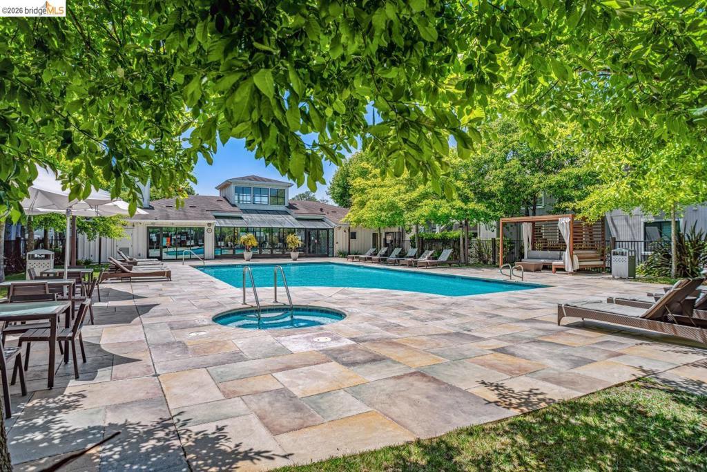 https://media.crmls.org/mediaz/a597a4be-be22-48b4-8f75-51323db787bc.jpg?preset=X-Large