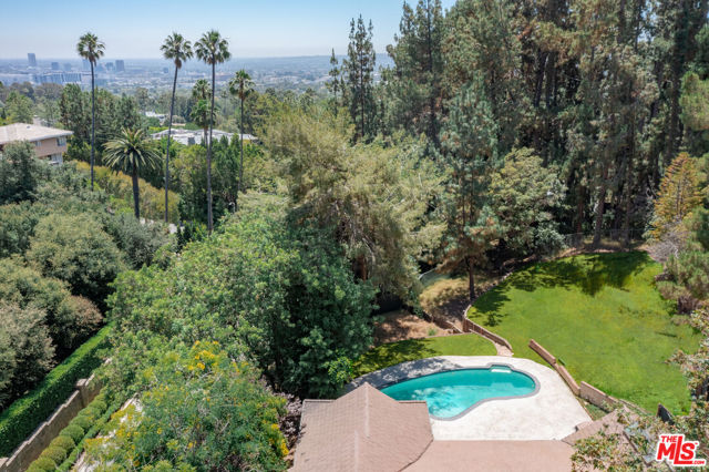 1119 Schuyler Road, Beverly Hills CA: https://media.crmls.org/mediaz/a597f54e-cc56-4609-b284-4dc612e75bca.jpg