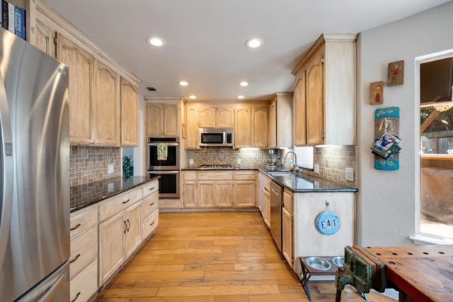 930 Hoesch Way, Gilroy CA: https://media.crmls.org/mediaz/a5981d0d-94bc-43dd-83ff-59266480e723.jpg