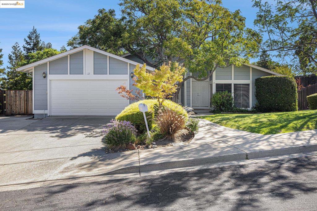 2333 Camelback Dr