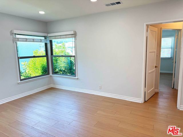 4125 West Toluca Lake Avenue photo 8