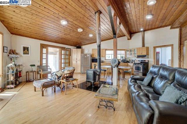Image 5 of 24 For 745 Applewood