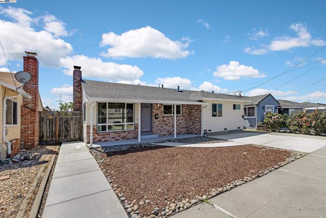 3495 Carrillo Dr, San Leandro CA: https://media.crmls.org/mediaz/a599c024-1369-46dc-8ada-a190b078dad3.jpg