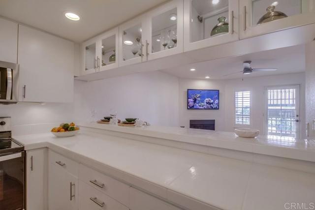 Detail Gallery Image 14 of 46 For 3961 Hortensia St #H4,  San Diego,  CA 92110 - 2 Beds | 2 Baths