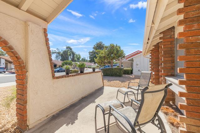 2050 Silver Oak Way, Hemet CA: https://media.crmls.org/mediaz/a59a4186-c937-4e83-8c7b-e860e8c896b0.jpg
