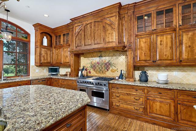 14155 Biscayne Pl, Poway CA: https://media.crmls.org/mediaz/a59b0a1c-31c6-46d7-8607-1b4e9742be4e.jpg