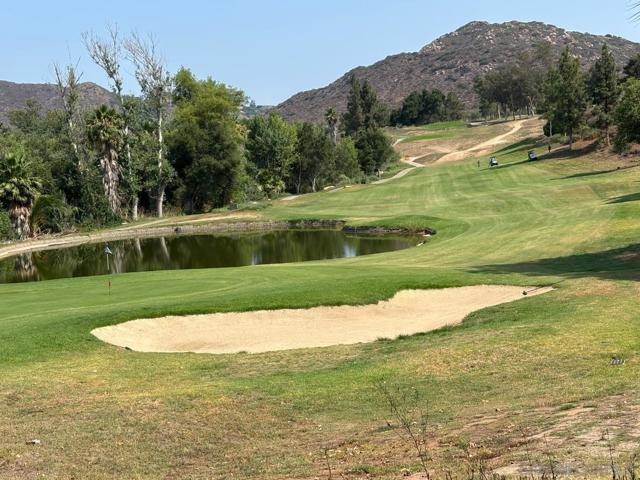 2476 Fallbrook Pl, Escondido CA: https://media.crmls.org/mediaz/a59b1348-6ab8-49f3-a4ec-4ca2aafb2a9e.jpg