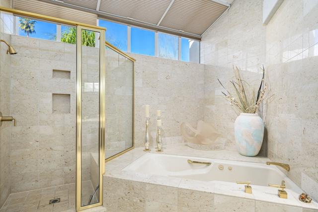 75315 Saint Andrews Court, Indian Wells CA: https://media.crmls.org/mediaz/a59b61e4-4570-4ac0-94f7-ee3f27db68d3.jpg