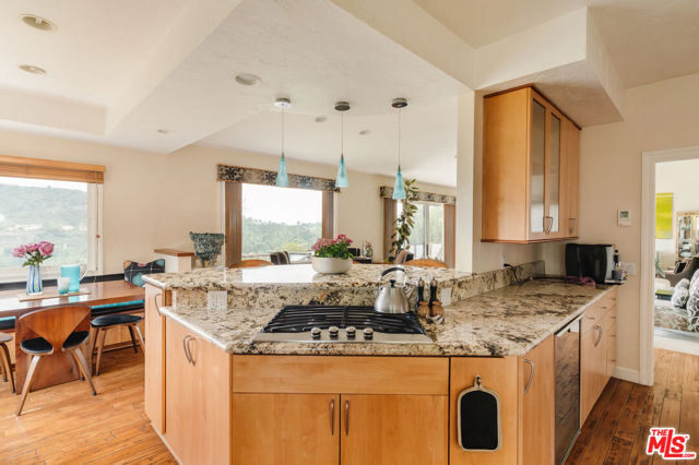2208 Westridge Road, Los Angeles CA: https://media.crmls.org/mediaz/a59be072-fc36-4237-8634-96d98d8e7635.jpg
