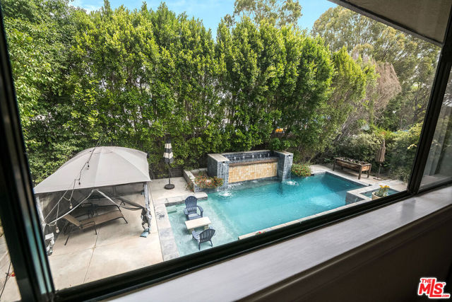 24417 Clipstone Street, Woodland Hills CA: https://media.crmls.org/mediaz/a59bf124-d825-4d47-8d48-455d1cb4ced4.jpg