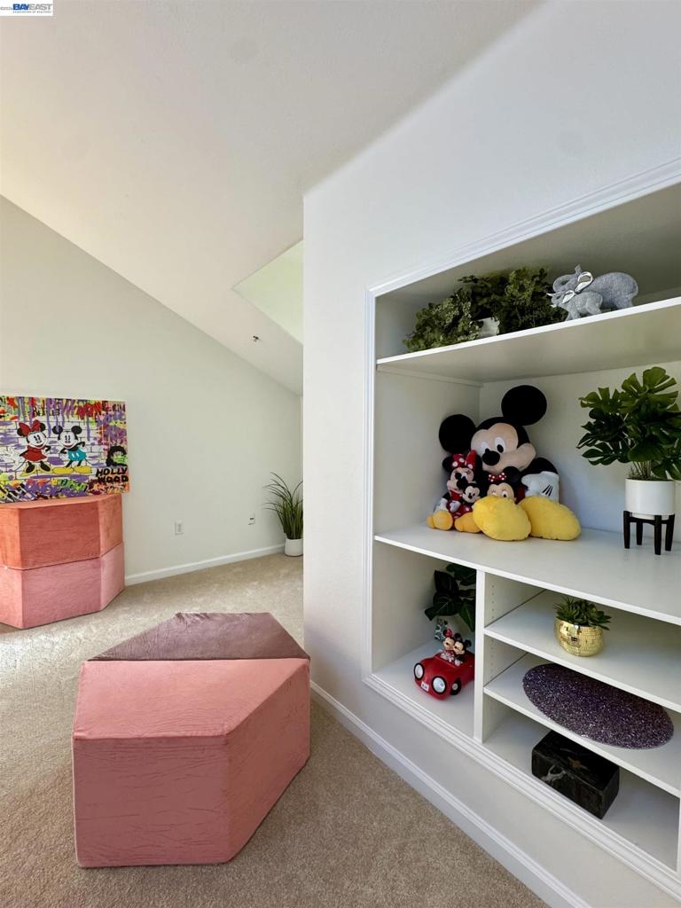 https://media.crmls.org/mediaz/a59c46a8-1132-4bf0-bac2-f74e71072ba0.jpg?preset=X-Large