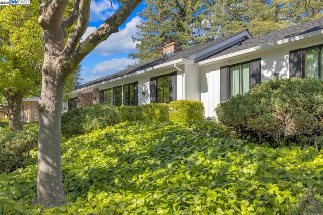 560 Old Orchard Drive, Danville CA: https://media.crmls.org/mediaz/a59c6036-fd2c-4f66-a16d-28bf9857f42a.jpg