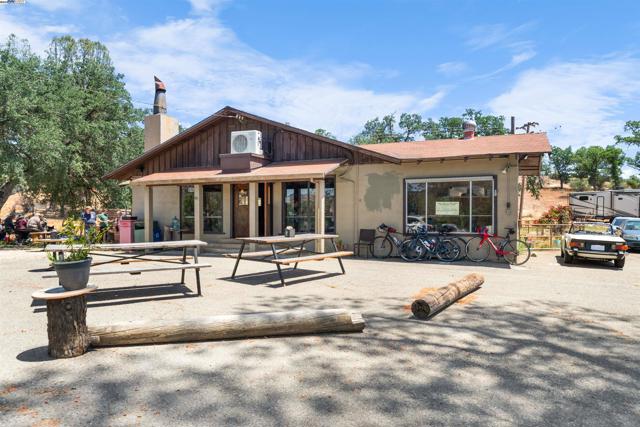 11821 Del Puerto Canyon Rd, Livermore CA: https://media.crmls.org/mediaz/a59c6b86-d590-432e-a6ae-4a184a3f1c54.jpg