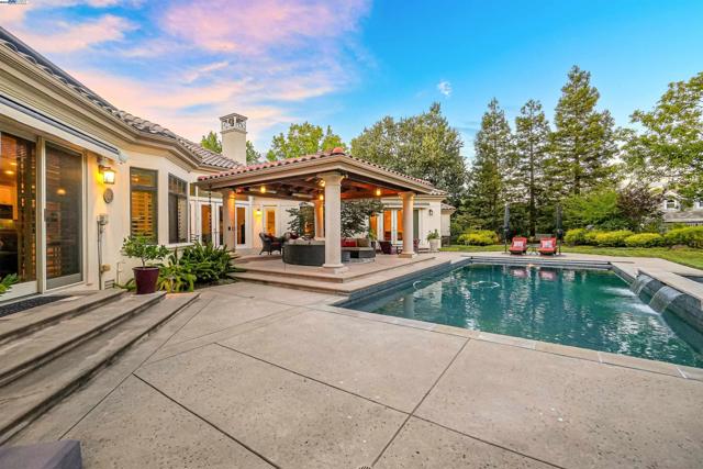 964 Piemonte Dr, Pleasanton CA: https://media.crmls.org/mediaz/a59ce692-315b-402c-bf17-c357d00fab6b.jpg