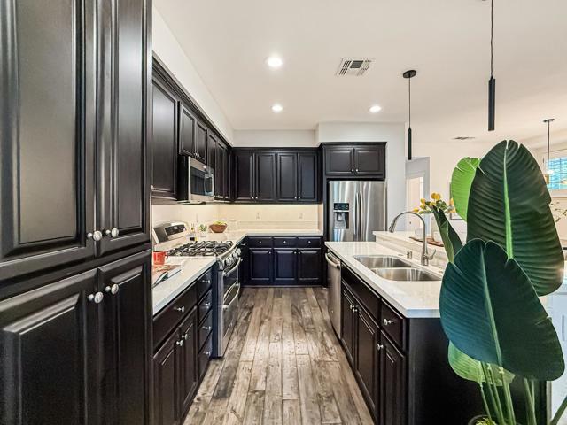 311 Geary Way, Mountain View CA: https://media.crmls.org/mediaz/a59db2f4-a230-4d37-9978-c09242992241.jpg
