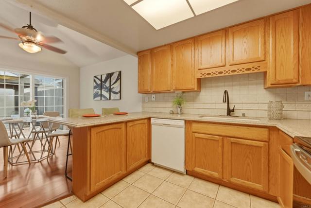 Detail Gallery Image 6 of 41 For 2231 Durasno Ln, Spring Valley,  CA 91977 - 4 Beds | 2 Baths