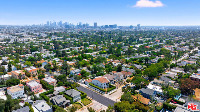 588 N Gower Street, Los Angeles CA: https://media.crmls.org/mediaz/a59e80b9-1cde-4dd9-af62-4dd68cd6158d.jpg