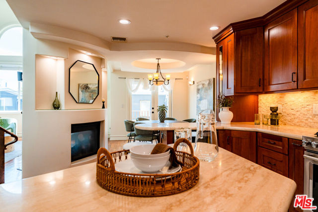 844 3rd Street, Santa Monica CA: https://media.crmls.org/mediaz/a59ea255-f9a8-4219-954f-f2d88615b53c.jpg