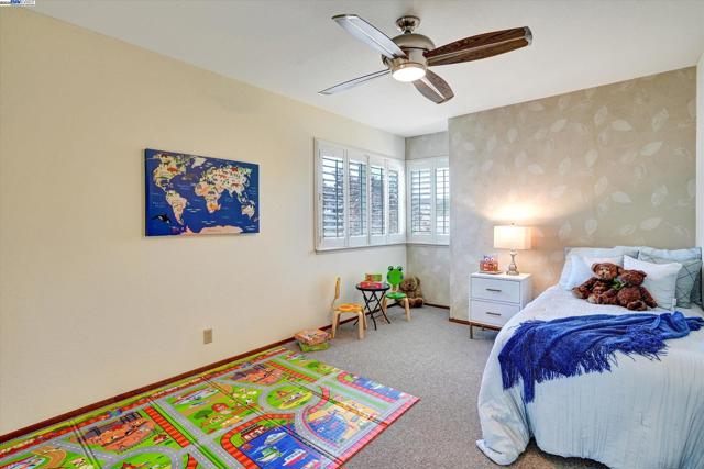 37 Clipper Drive, Alameda CA: https://media.crmls.org/mediaz/a59f0f85-d40d-40eb-8d91-73574ff93791.jpg