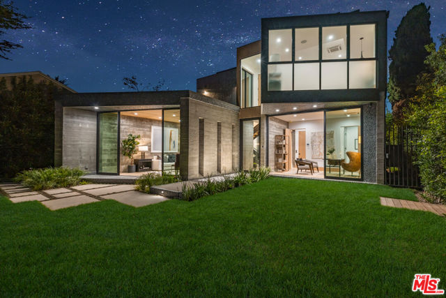 1011 Georgina Avenue, Santa Monica CA: https://media.crmls.org/mediaz/a59f39d7-a788-42dc-beec-b09f60276061.jpg