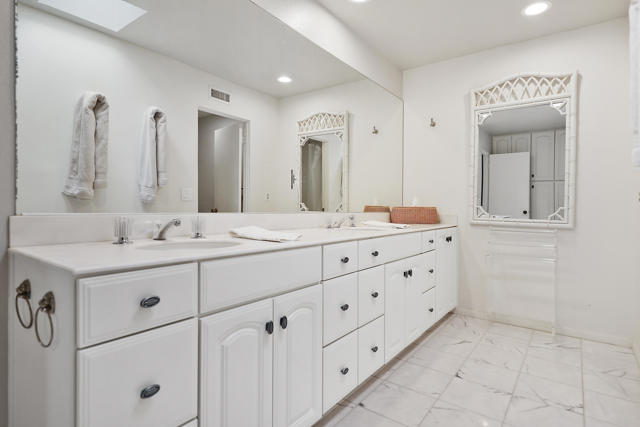 Image 18 of 40 For 43409 Lacovia Drive