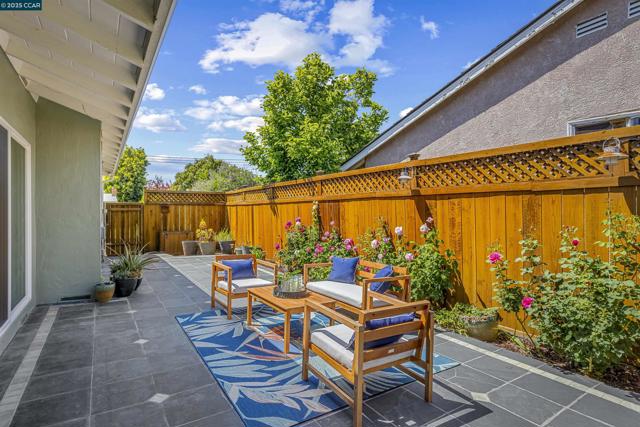 30450 Oakmont Way, Hayward CA: https://media.crmls.org/mediaz/a59fcbed-e73e-4d5c-a3ff-a9fd5ca6637d.jpg