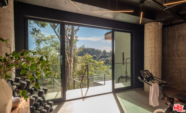 12752 Mulholland Drive, Beverly Hills CA: https://media.crmls.org/mediaz/a5a028fb-f3c3-472d-8c95-7212395afdde.jpg