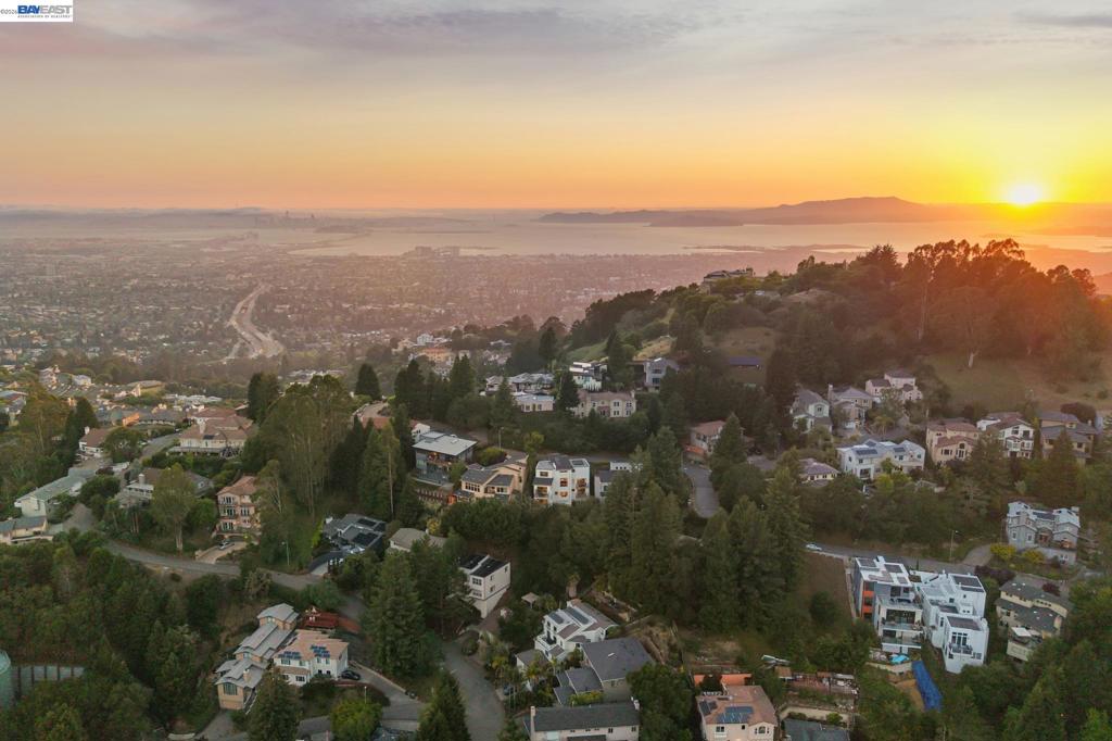 https://media.crmls.org/mediaz/a5a077ba-e3cf-49f0-8aad-c9cb84d72513.jpg?preset=X-Large