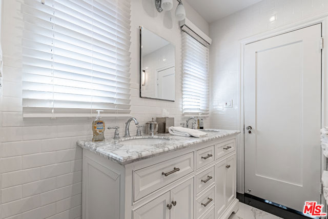 165 N Las Palmas Avenue, Los Angeles CA: https://media.crmls.org/mediaz/a5a09782-3ad6-446a-9aeb-f91d182f90e2.jpg