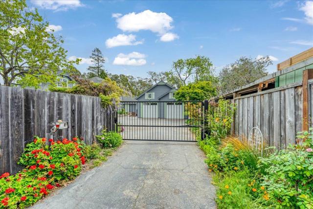 334 Park Way, Santa Cruz CA: https://media.crmls.org/mediaz/a5a0a470-72f4-40ff-9e01-352c7d0ebd73.jpg