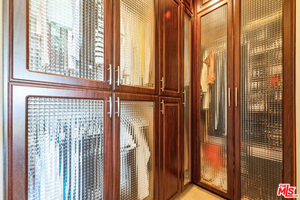 https://media.crmls.org/mediaz/a5a0ac3e-adf7-4089-900b-4518355970dd.jpg?preset=X-Large
