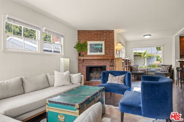 11121 Franklin Avenue, Culver City CA: https://media.crmls.org/mediaz/a5a1ed0b-aca1-48a0-87d7-b914b68b8ce6.jpg