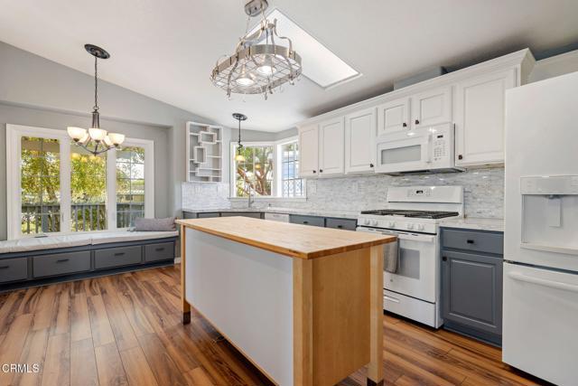 Detail Gallery Image 13 of 38 For 157 Keats Cir #157,  Ventura,  CA 93003 - 3 Beds | 2 Baths