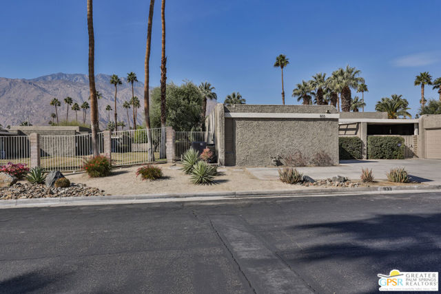 833 N Calle De Flora Vista, Palm Springs CA: https://media.crmls.org/mediaz/a5a304a0-6f15-4746-8708-32cd5878bb99.jpg