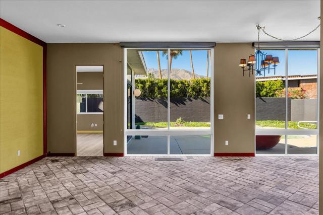 130 W Racquet Club Road #511, Palm Springs, CA 92262