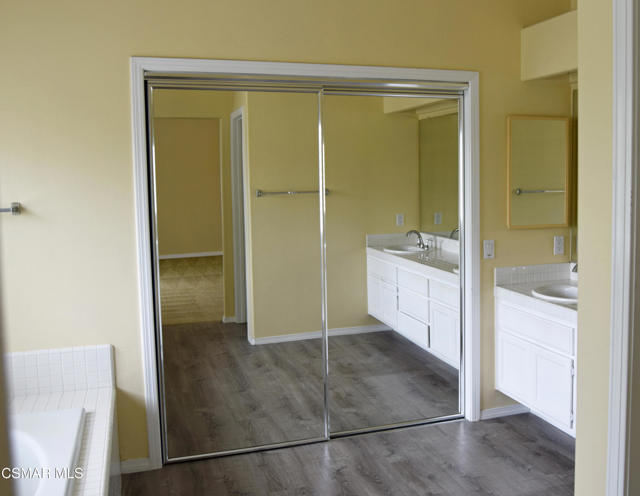 2324 Solway Court, Thousand Oaks CA: https://media.crmls.org/mediaz/a5a3a1a8-de78-4759-904b-ed282d63b63e.jpg