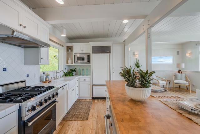 621 Beach Drive, Aptos CA: https://media.crmls.org/mediaz/a5a3d4c0-1c04-4278-a60f-bab4ea5ea553.jpg