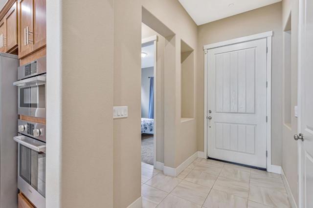 1575 Sunflower Drive, Hollister CA: https://media.crmls.org/mediaz/a5a42366-0f62-4170-83b4-abd55b6edf3d.jpg