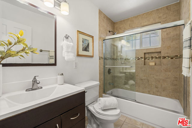 3745 Veteran Avenue, Los Angeles CA: https://media.crmls.org/mediaz/a5a46379-f594-4d94-8387-a92a96d6f889.jpg