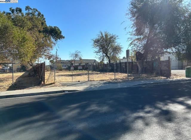 64 N Bella Monte Ave #8, Bay Point CA: https://media.crmls.org/mediaz/a5a4e065-0c96-4593-a301-1eb297f83bee.jpg