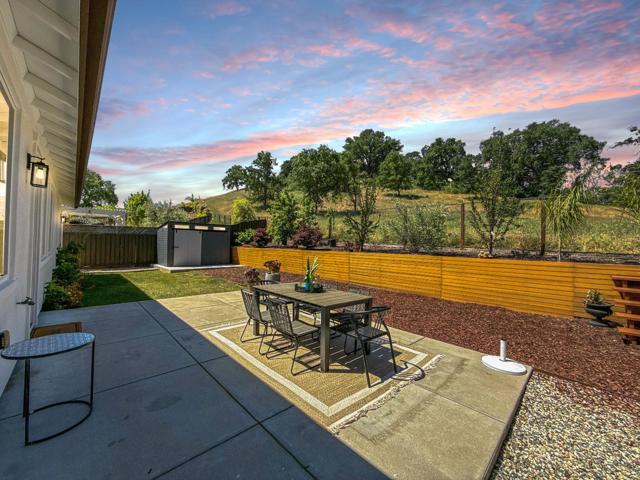 9283 Rancho Hills Drive, Gilroy CA: https://media.crmls.org/mediaz/a5a58ef9-391b-4a56-8276-ae6b9453d107.jpg