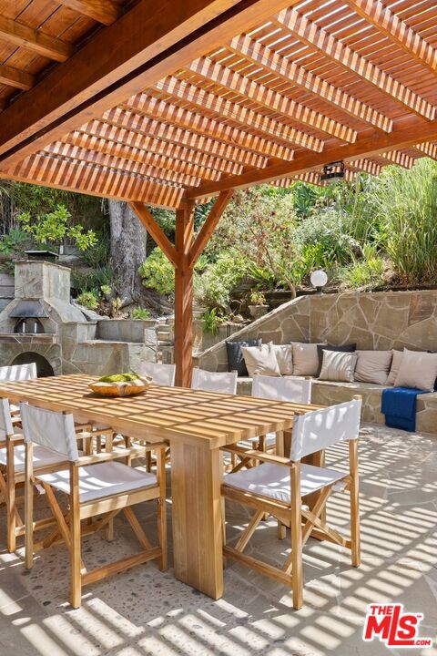 2716 Laurel Pass / Bypass, Los Angeles CA: https://media.crmls.org/mediaz/a5a5e62b-ed75-417f-ab63-b9e6dea5a5fe.jpg