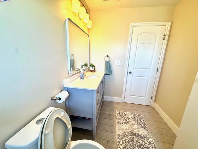 34288 Torrington Pl, Fremont CA: https://media.crmls.org/mediaz/a5a69f8a-f39d-489a-ad32-91f1eea29ec5.jpg