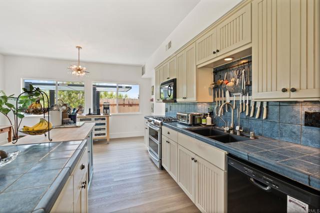 Detail Gallery Image 22 of 68 For 2066 Steiger Ln, Oceanside,  CA 92056 - 5 Beds | 3 Baths