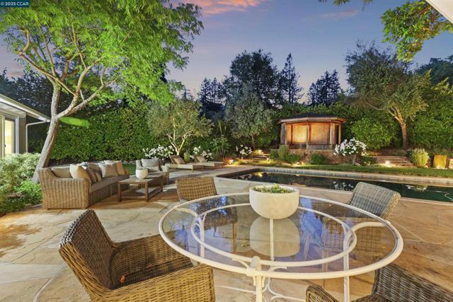 51 Ivy Dr, Orinda CA: https://media.crmls.org/mediaz/a5a7992c-ce1f-4db7-bd34-86321d430d61.jpg