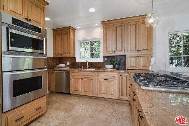 15474 Loom Place, Sherman Oaks CA: https://media.crmls.org/mediaz/a5a84a4f-01f2-437e-ae93-666760acc58d.jpg