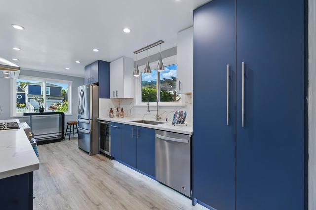 114 Garden Lane, Daly City CA: https://media.crmls.org/mediaz/a5a86fa4-521a-4fff-a156-480a99391bf3.jpg