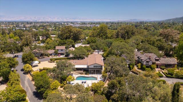 17095 Summit Way, Los Gatos CA: https://media.crmls.org/mediaz/a5a8adcd-b9fc-427f-bf49-2a7f5f7787a9.jpg