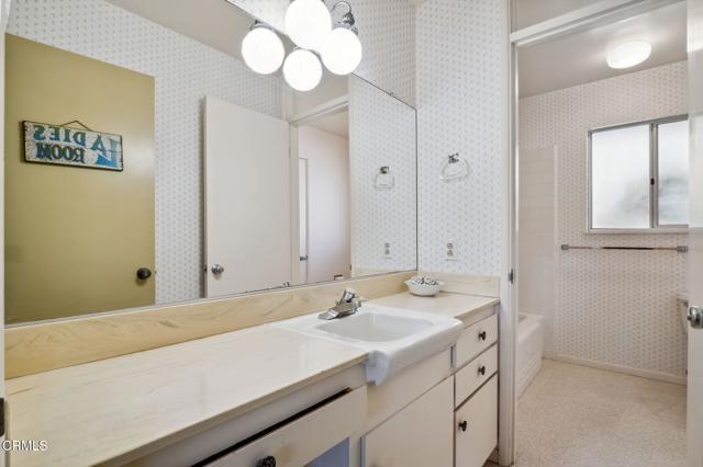 262 Crestwood Avenue, Ventura CA: https://media.crmls.org/mediaz/a5a9005b-d27d-48b0-b6fc-36daa3fff18a.jpg