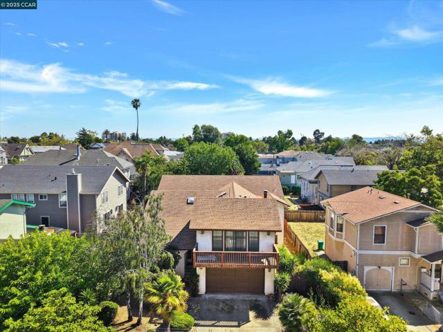 1069 16Th St, Oakland CA: https://media.crmls.org/mediaz/a5a91184-1f5e-48c4-a26d-9450394bf8e9.jpg